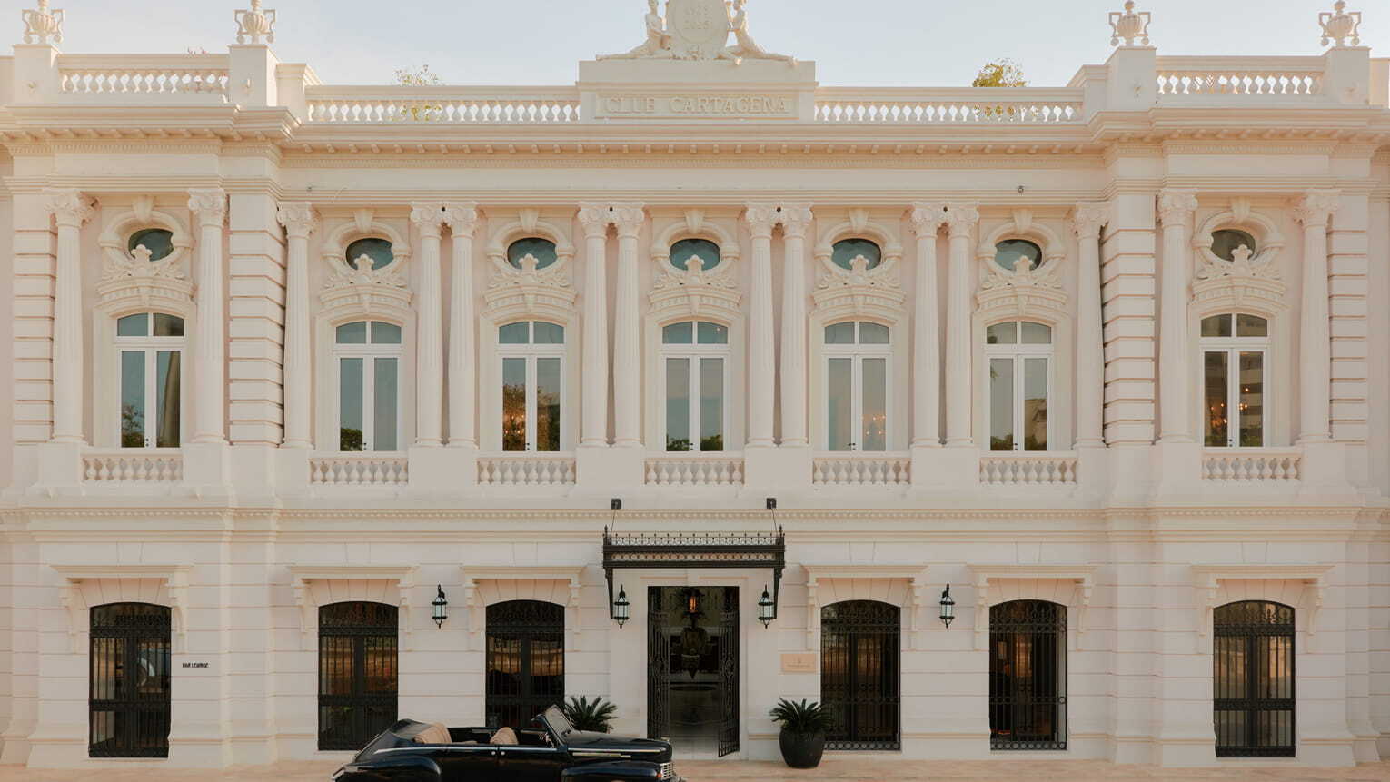 Voorkant gebouw Four Sedasons Cartagena